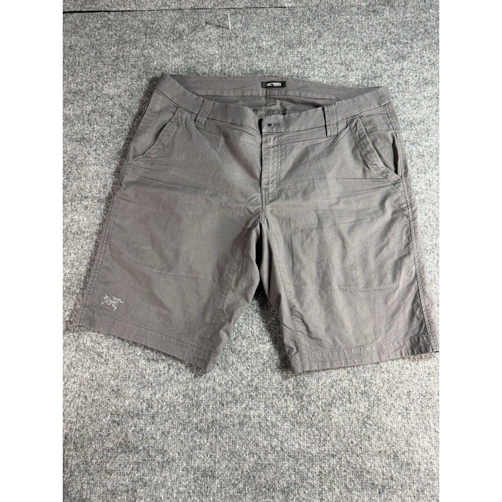 Arc’teryx Men’s 38 Gray Hiking Shorts – Lightweight Outdoor Trail Shorts – 11”